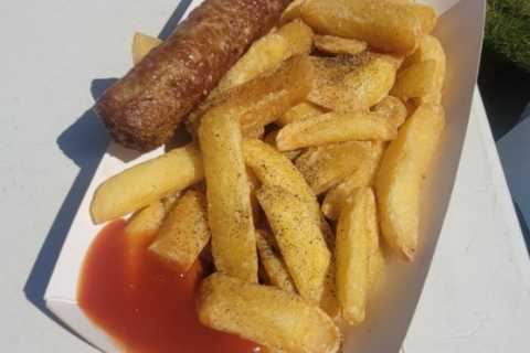 Would you pay £9 for ‘prison food’? Punters expose the really bad – and really good – racecourse grub