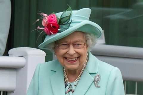The Queen ready to roast bookies at sweltering Royal Ascot with a Reach For The Moon win to cost them the crown jewels