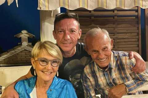 Frankie Dettori set for showdown talks with John Gosden TODAY after flying back from seeing his dad in Sardinia