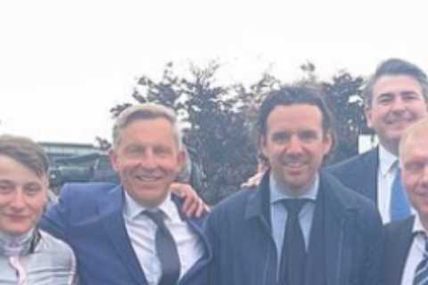 Man Utd legend Paul Scholes links up with Liverpool heroes Michael Owen and Steve McManaman at Chester races