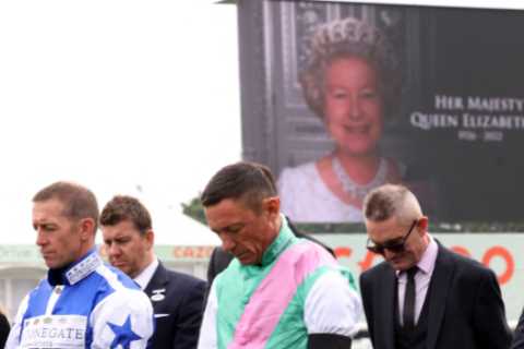 Frankie Dettori visibly emotional remembering The Queen at Doncaster as he joins jockeys in black armbands and silence