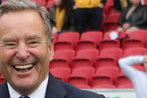 Jeff Stelling – who owned racehorse Unbelievable Jeff with Chris Kamara – celebrates latest win as earnings hit £44,500