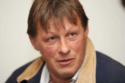 Horse trainer Stephen Mahon guilty of assault after whipping farmer in the face & leaving his eye ‘weeping like hell’