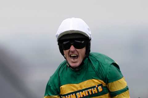 Legendary jockeys AP McCoy and Barry Geraghty tell you exactly how to ride the famous Grand National course