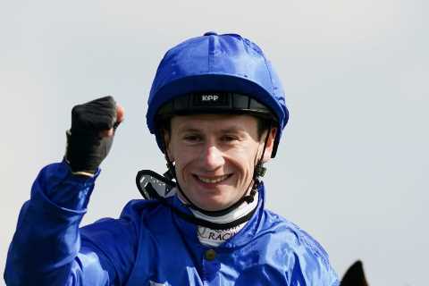 Oisin Murphy banishes ghosts of the last few years with famous win on Mawj in the 1,000 Guineas