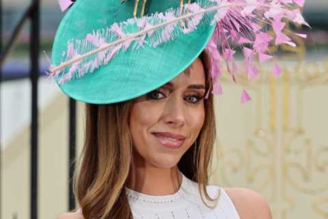 David Haye’s former ‘throuple’ ex Una Healy shows off stunning Frankie Dettori-inspired hat at Royal Ascot