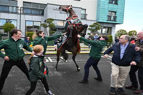 Hair-raising moment I Am Maximus goes out of control in front of hundreds of fans on Grand National victory parade