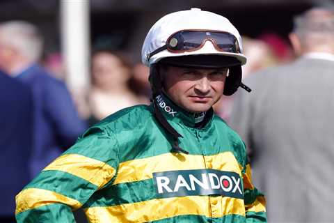 Nico de Boinville rushed to hospital after terrifying Plumpton tumble