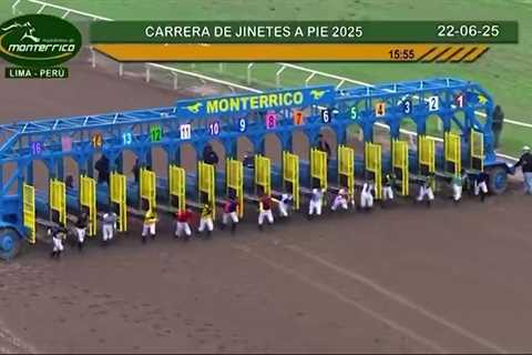 This Peruvian Jockey Foot Race is Pure Comedy Gold and I Can't Stop Watching
